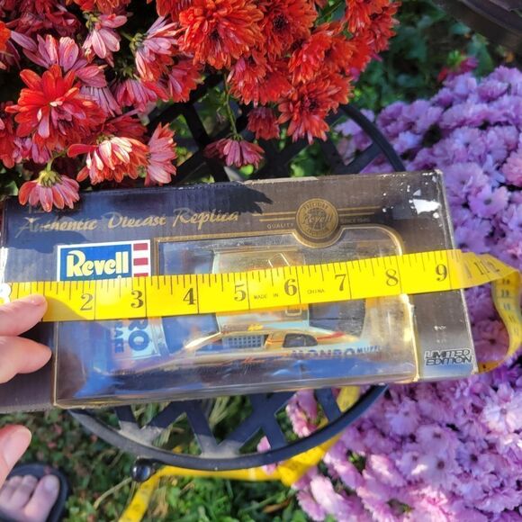 Nascar 1:24 scale Die Cast #47 - Picture 2 of 9